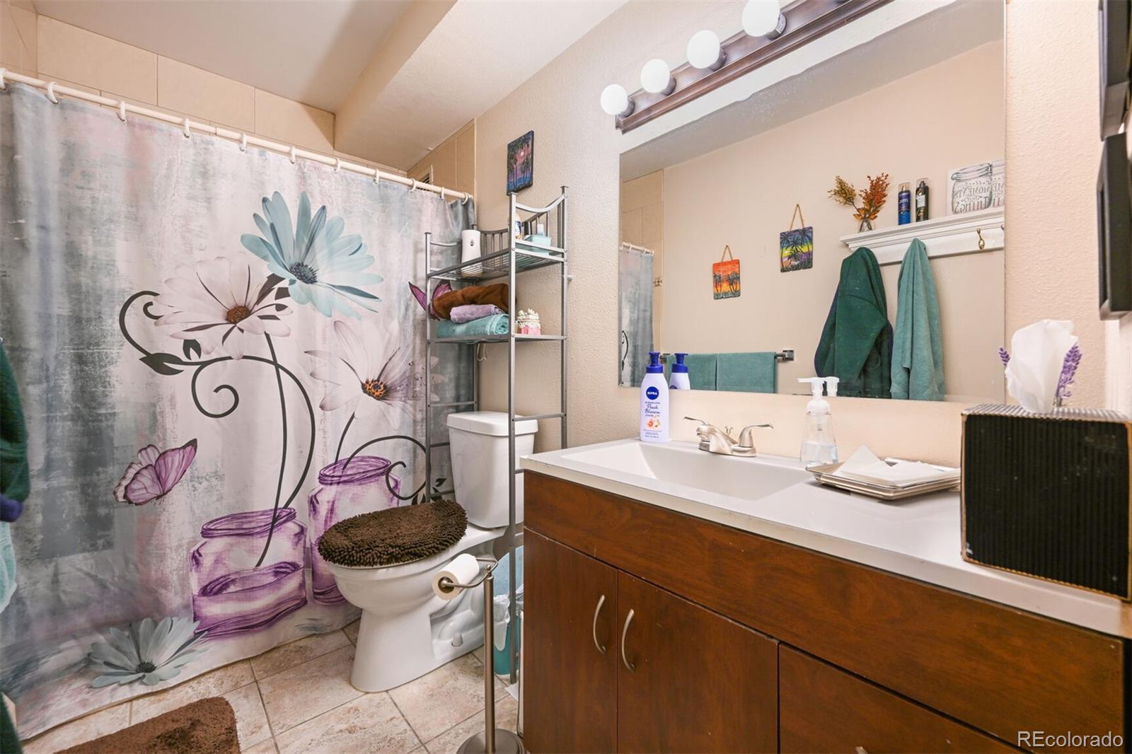 MLS Image #13 for 650 s clinton street,denver, Colorado