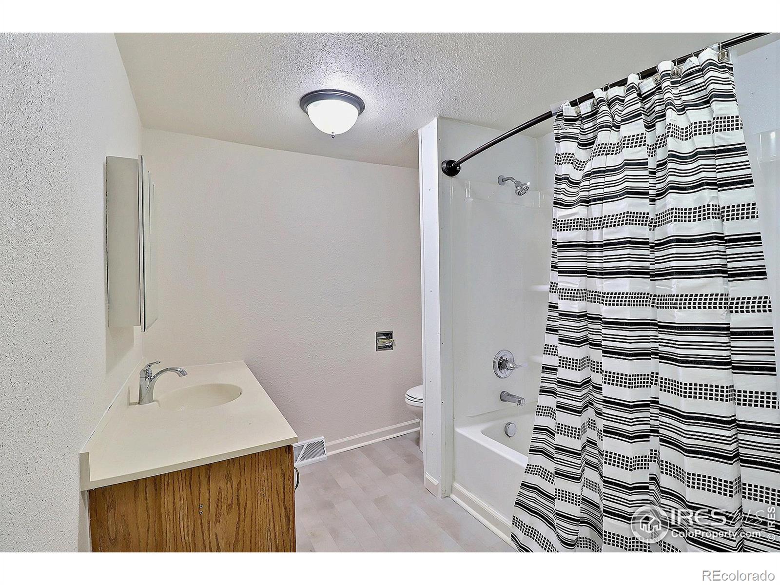 MLS Image #16 for 33698  cr 47 ,greeley, Colorado