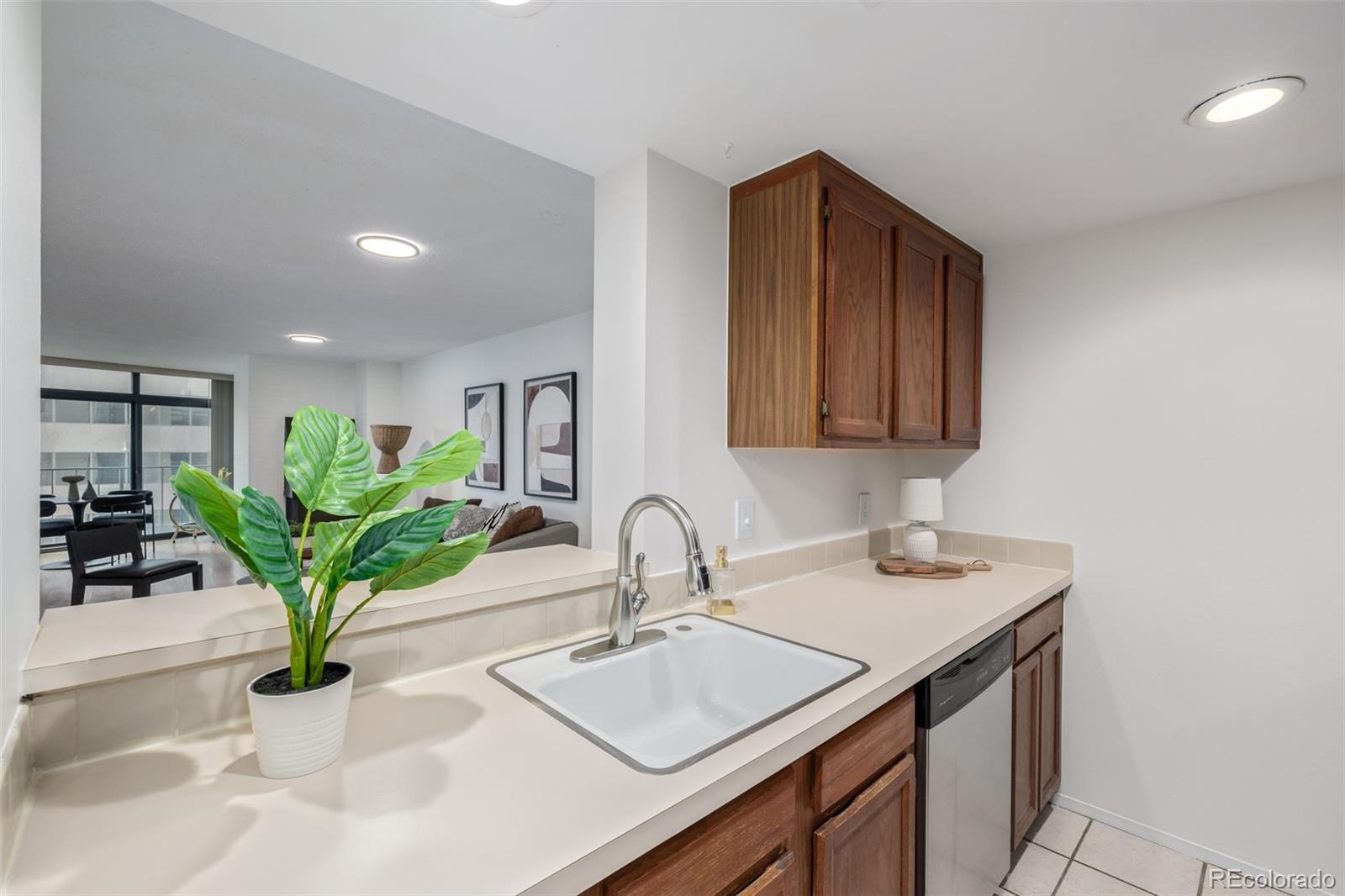 MLS Image #14 for 1777  larimer street 2209,denver, Colorado