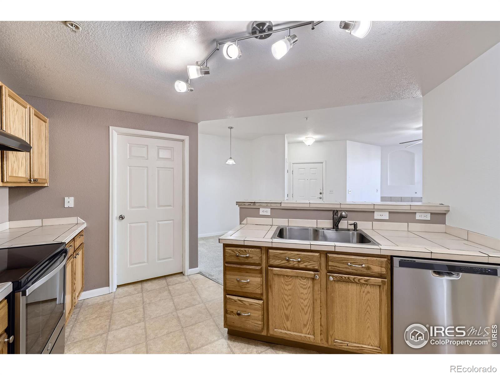 MLS Image #5 for 5756 n genoa way 205,aurora, Colorado