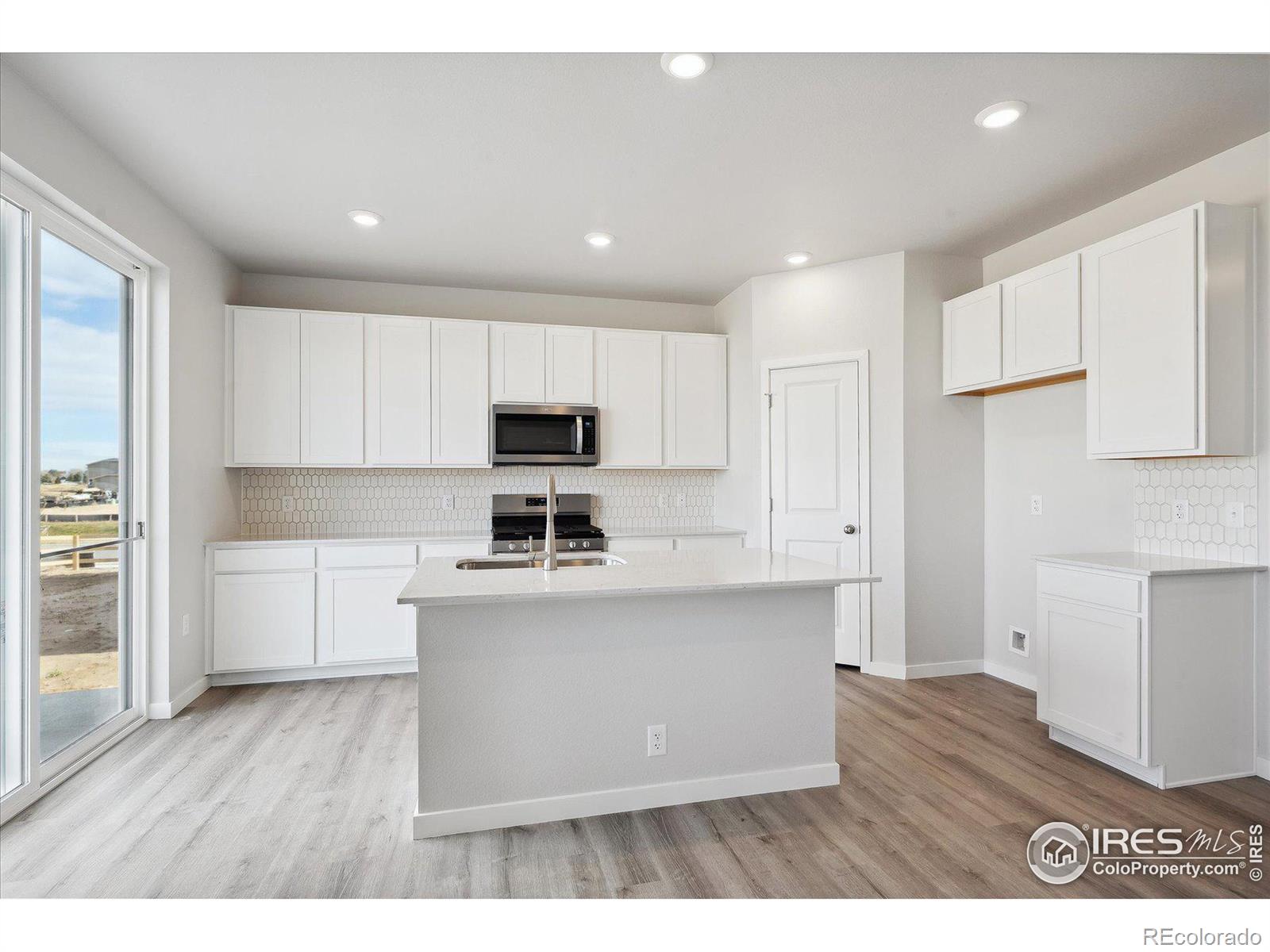 MLS Image #11 for 910  hummocky way,windsor, Colorado