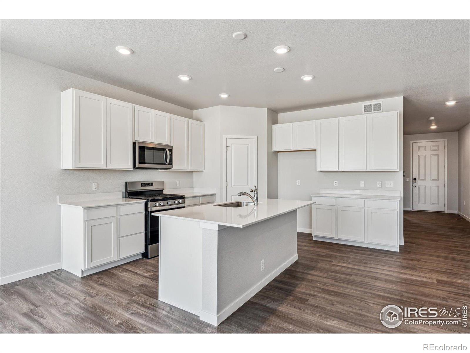 MLS Image #5 for 826  mesic lane,windsor, Colorado