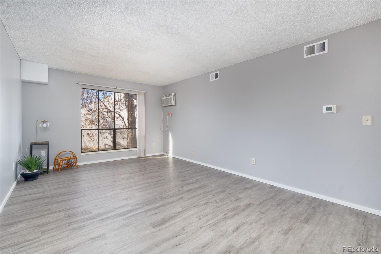 MLS Image #4 for 3550 s harlan street,denver, Colorado