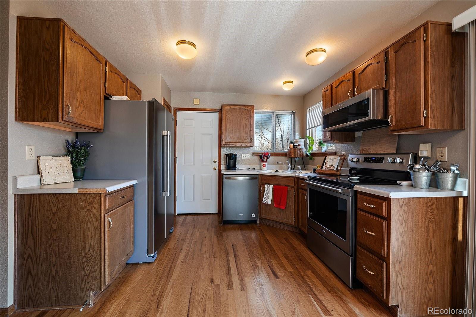 MLS Image #3 for 10002 w 81st drive,arvada, Colorado