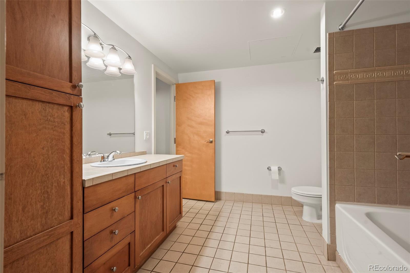 MLS Image #14 for 1800  lawrence street 408,denver, Colorado