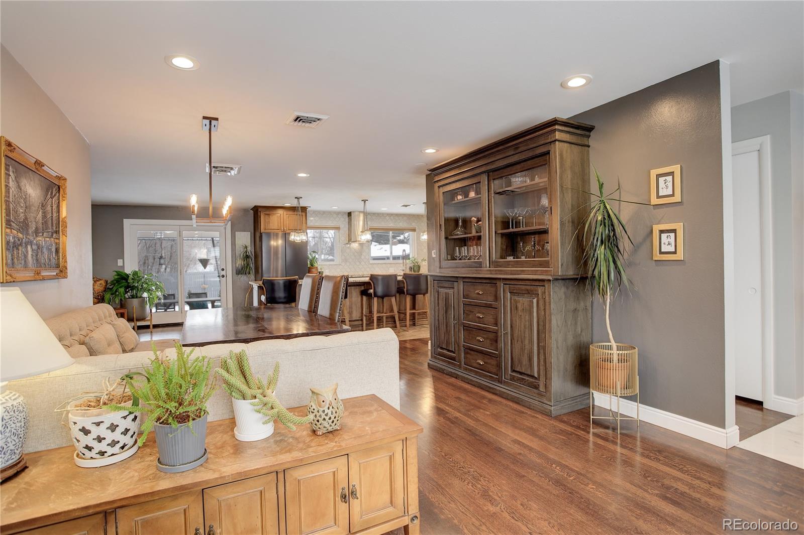 MLS Image #7 for 306 s newport way,denver, Colorado