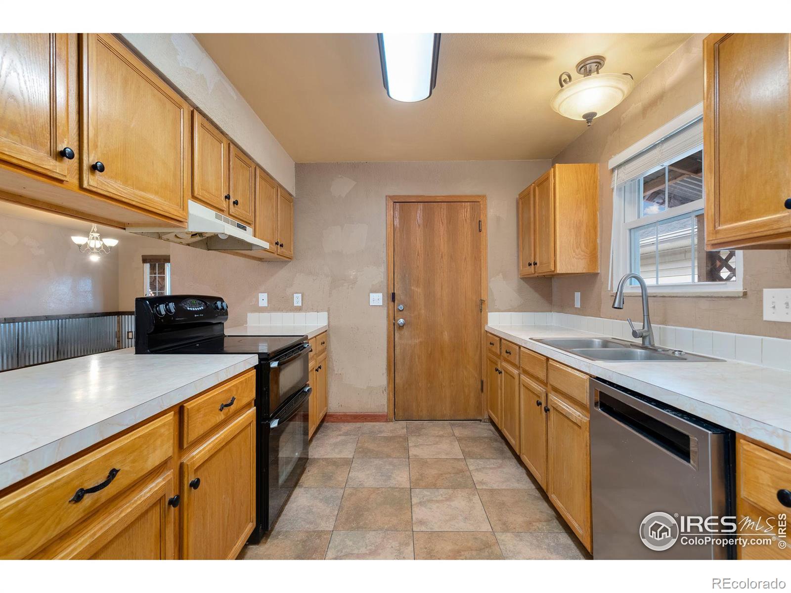 MLS Image #4 for 568  18th street,loveland, Colorado