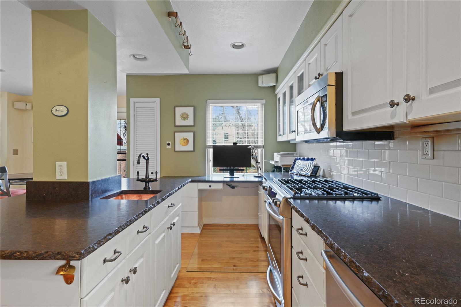 MLS Image #10 for 945  niagara street,denver, Colorado