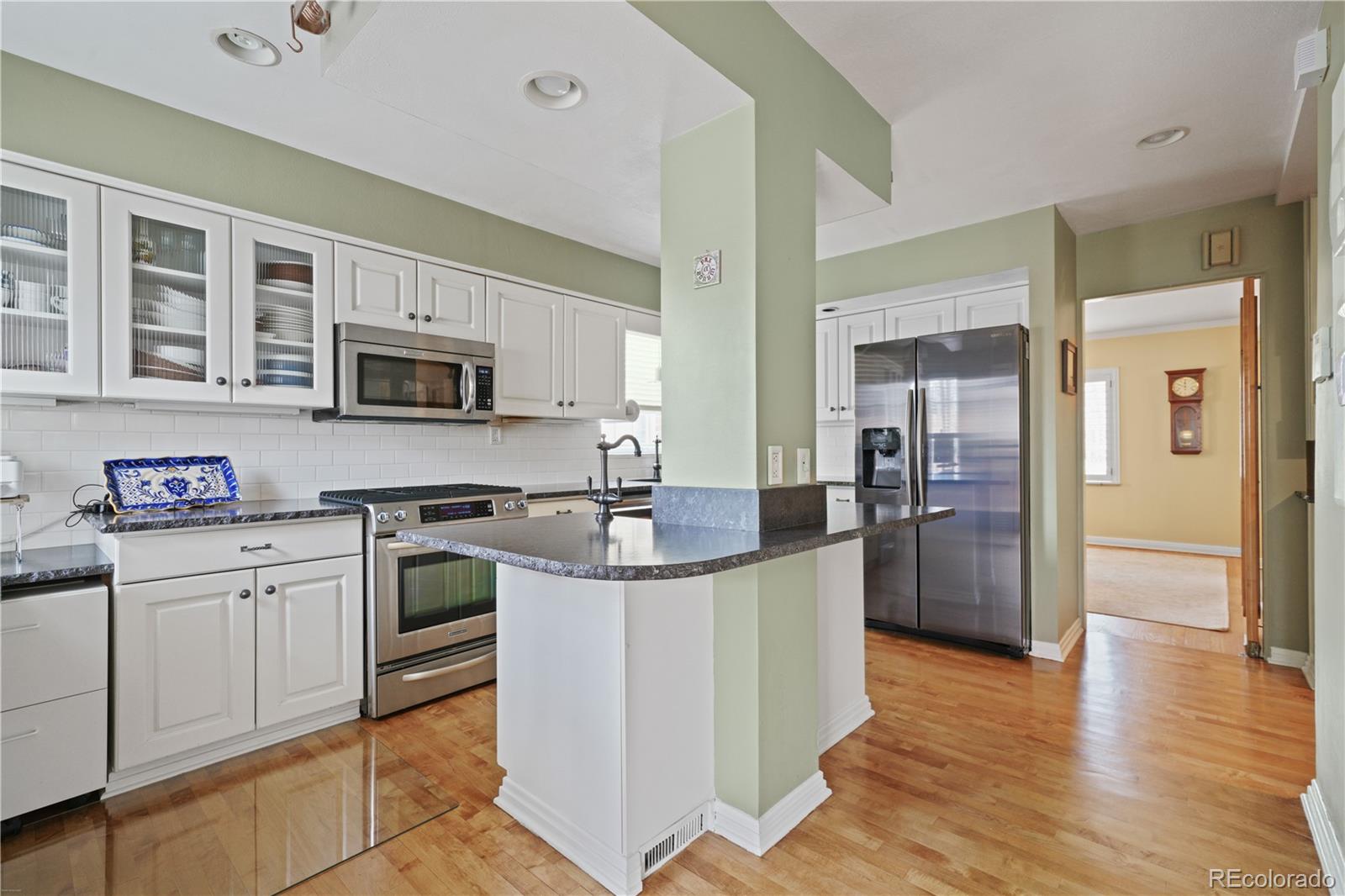 MLS Image #6 for 945  niagara street,denver, Colorado