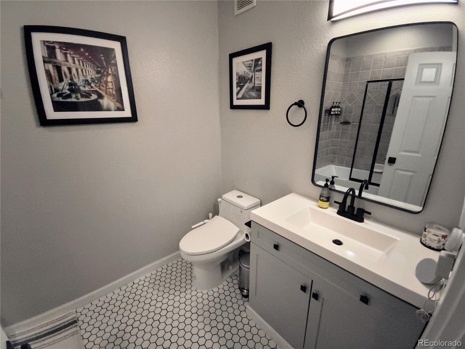 MLS Image #14 for 2678  syracuse street 204,denver, Colorado