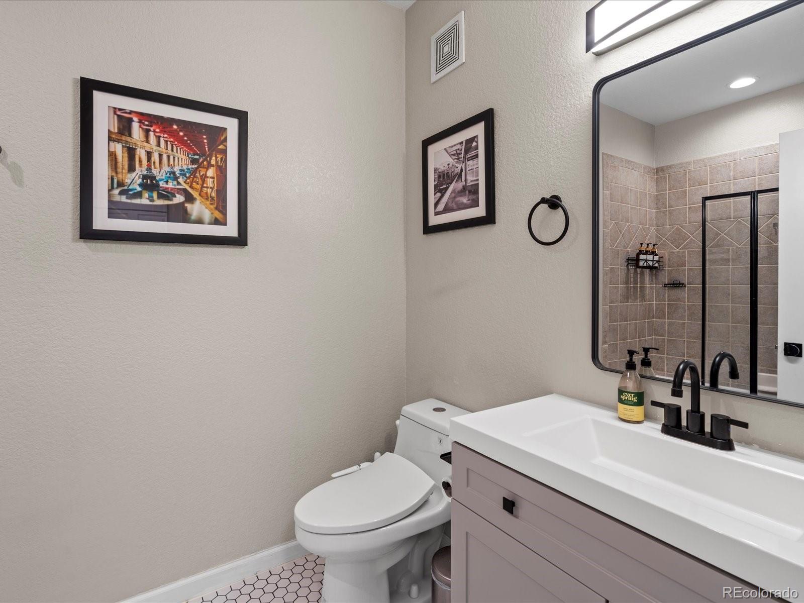 MLS Image #18 for 2678  syracuse street 204,denver, Colorado