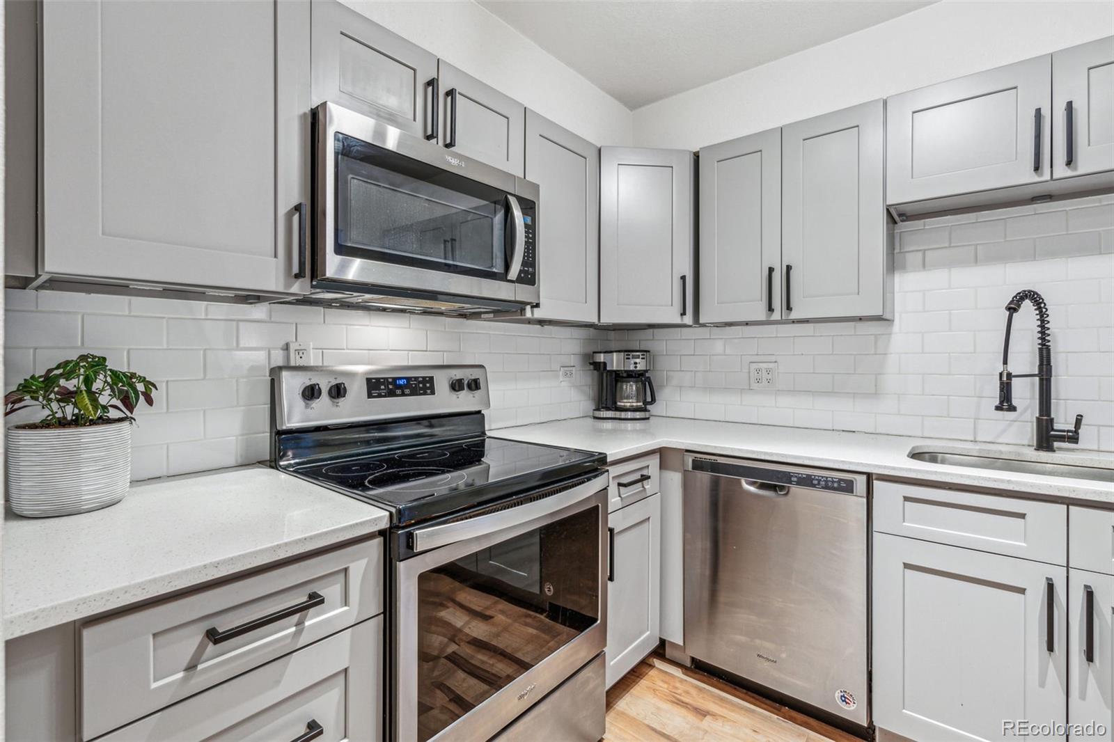 MLS Image #14 for 888 n logan street 5a,denver, Colorado