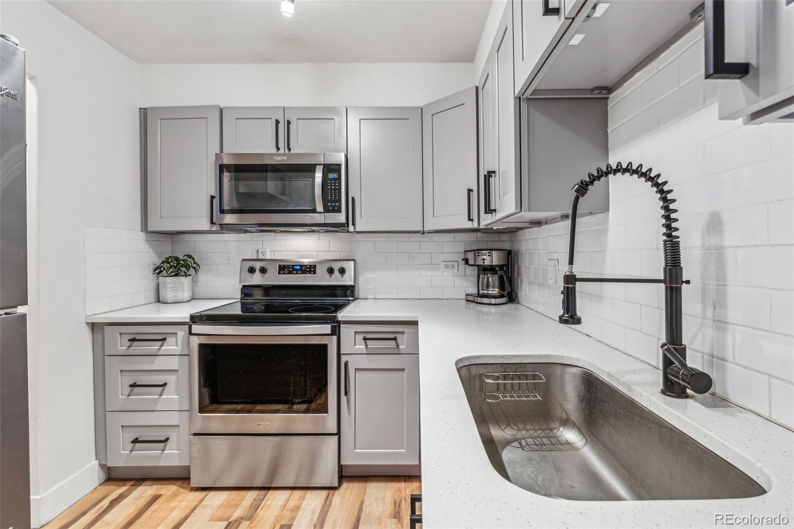 MLS Image #4 for 888 n logan street 5a,denver, Colorado