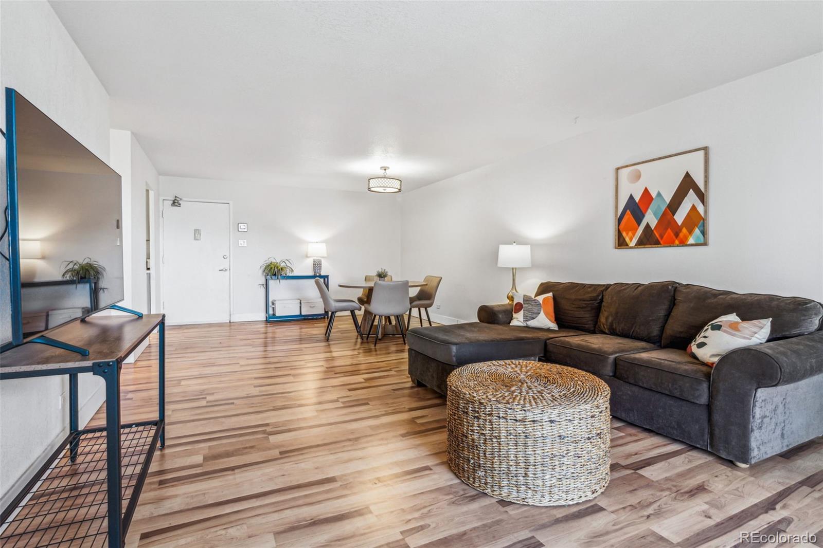 MLS Image #8 for 888 n logan street 5a,denver, Colorado