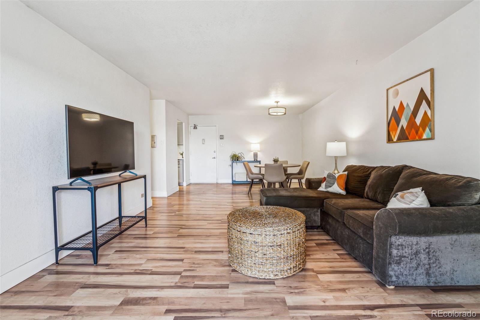 MLS Image #9 for 888 n logan street 5a,denver, Colorado