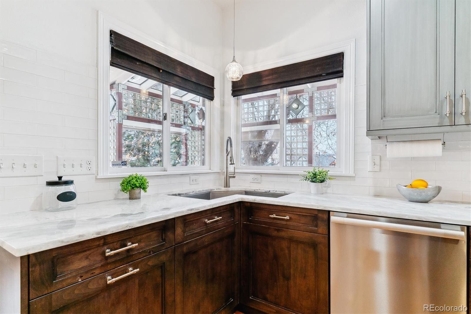 MLS Image #13 for 215  locust lane,denver, Colorado