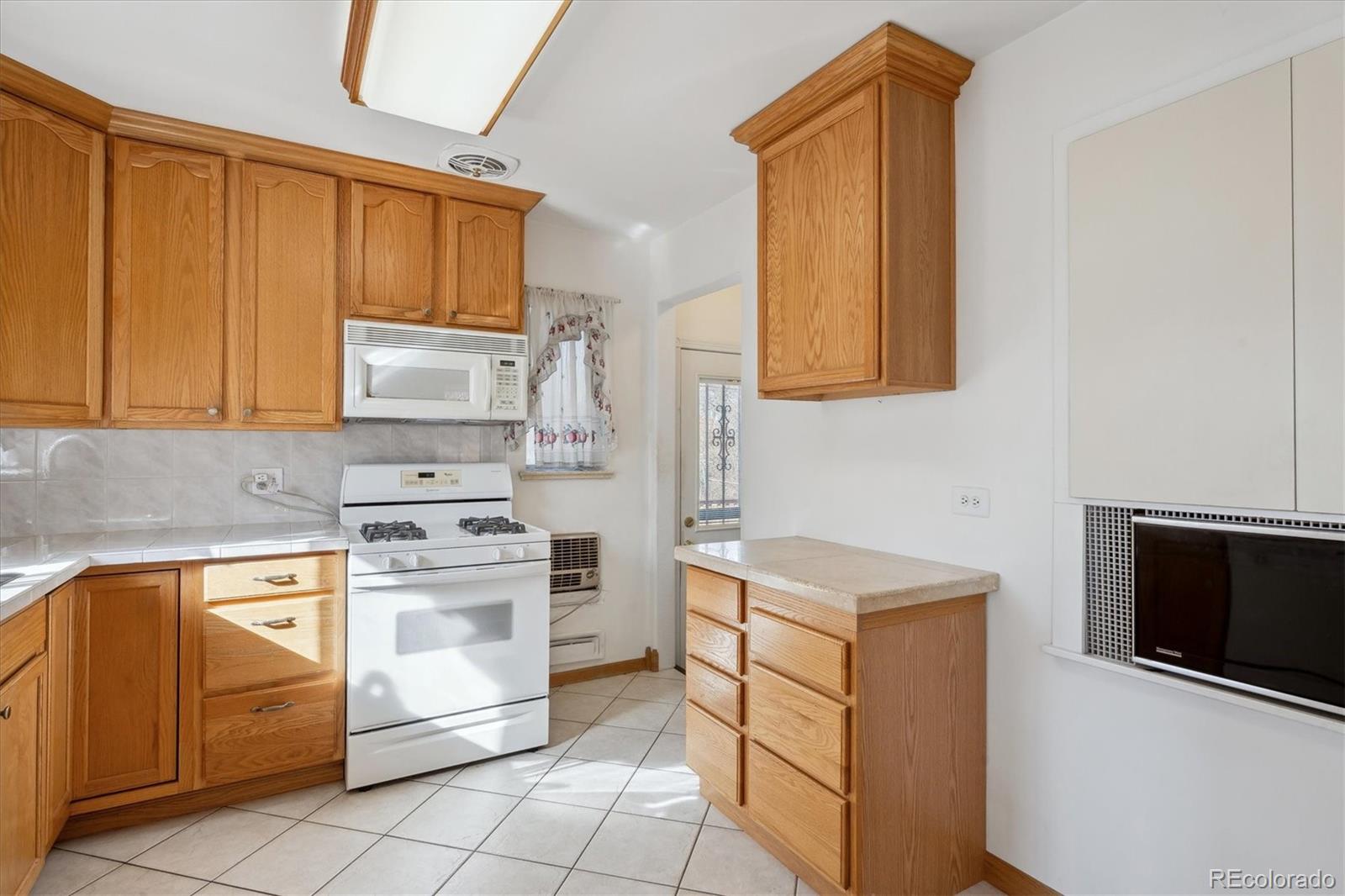 MLS Image #5 for 2555 s tennyson way,denver, Colorado