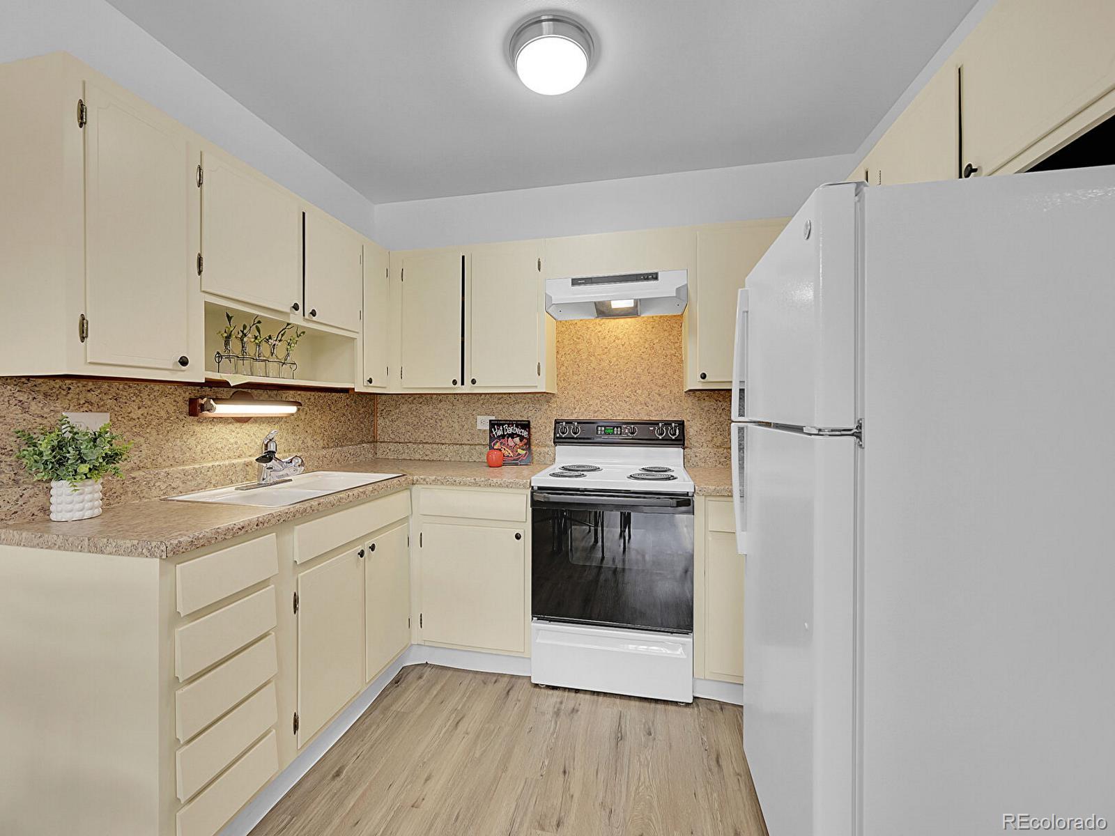 MLS Image #9 for 725 s clinton street 1b,denver, Colorado