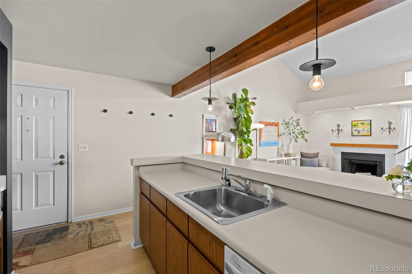 MLS Image #5 for 2575 s syracuse way,denver, Colorado