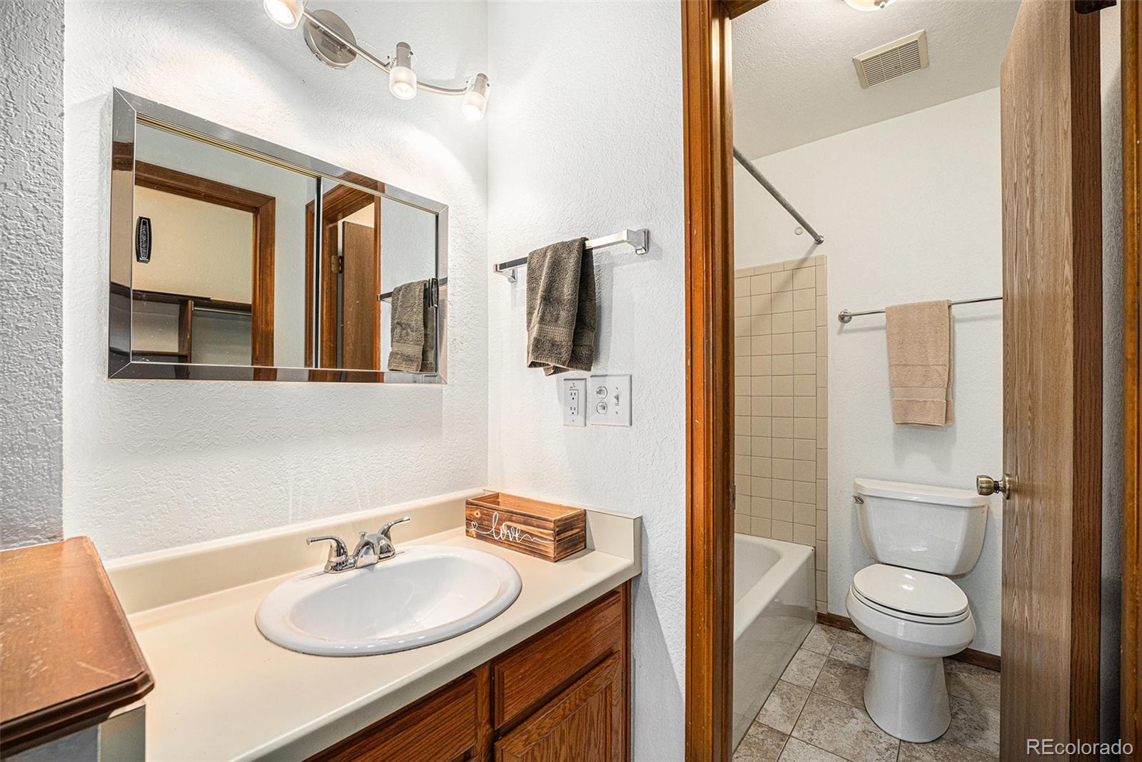 MLS Image #5 for 8025 w eastman place 2-102,lakewood, Colorado