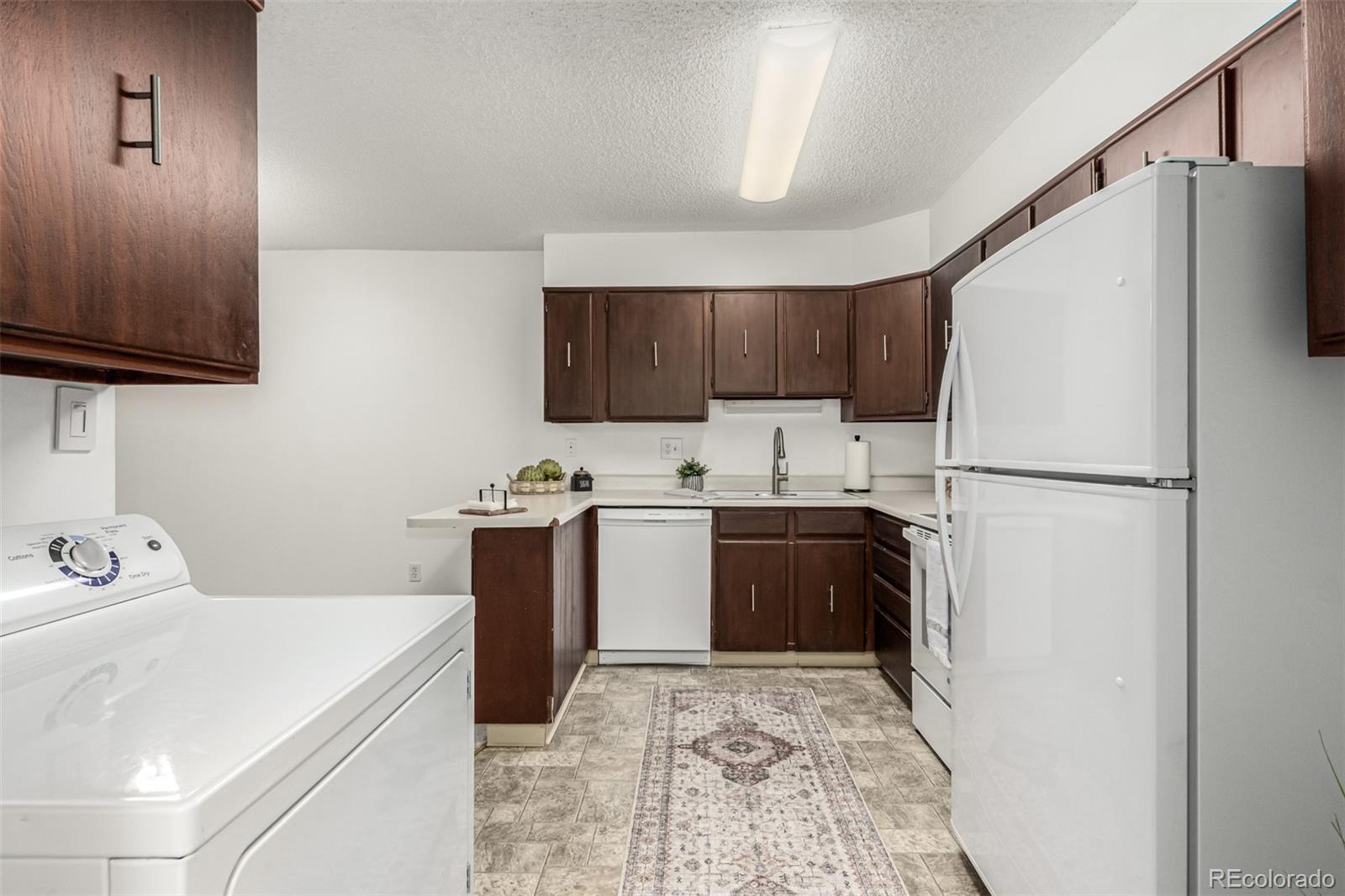 MLS Image #13 for 3450 s poplar street,denver, Colorado