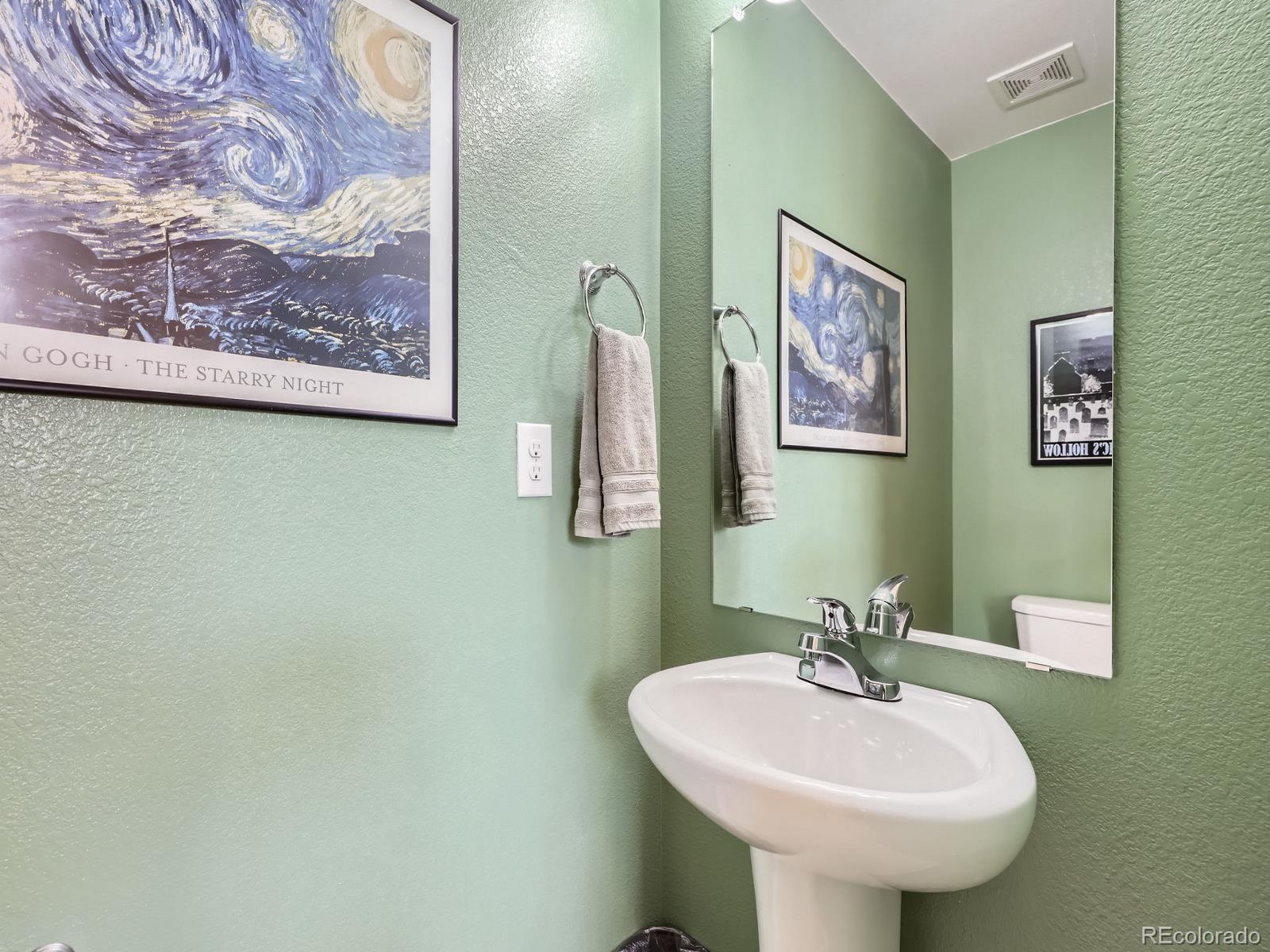 MLS Image #14 for 17950 e 54th avenue,denver, Colorado