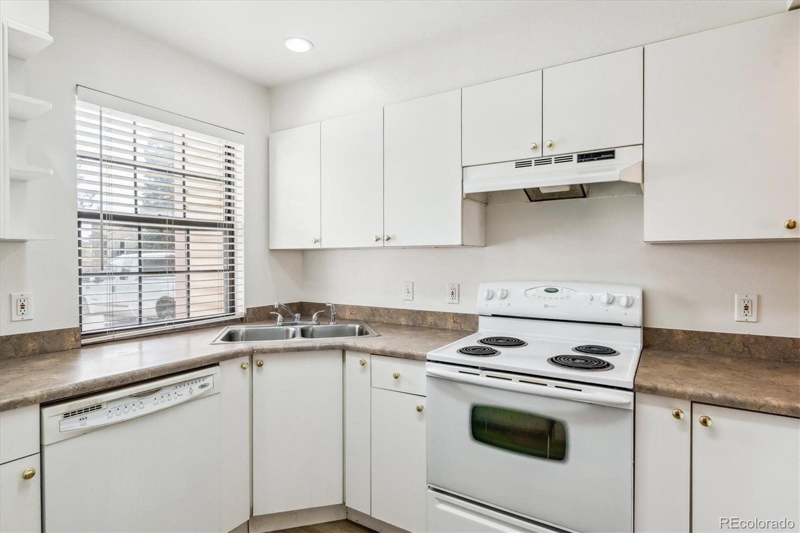 MLS Image #9 for 16104 e alaska place,aurora, Colorado