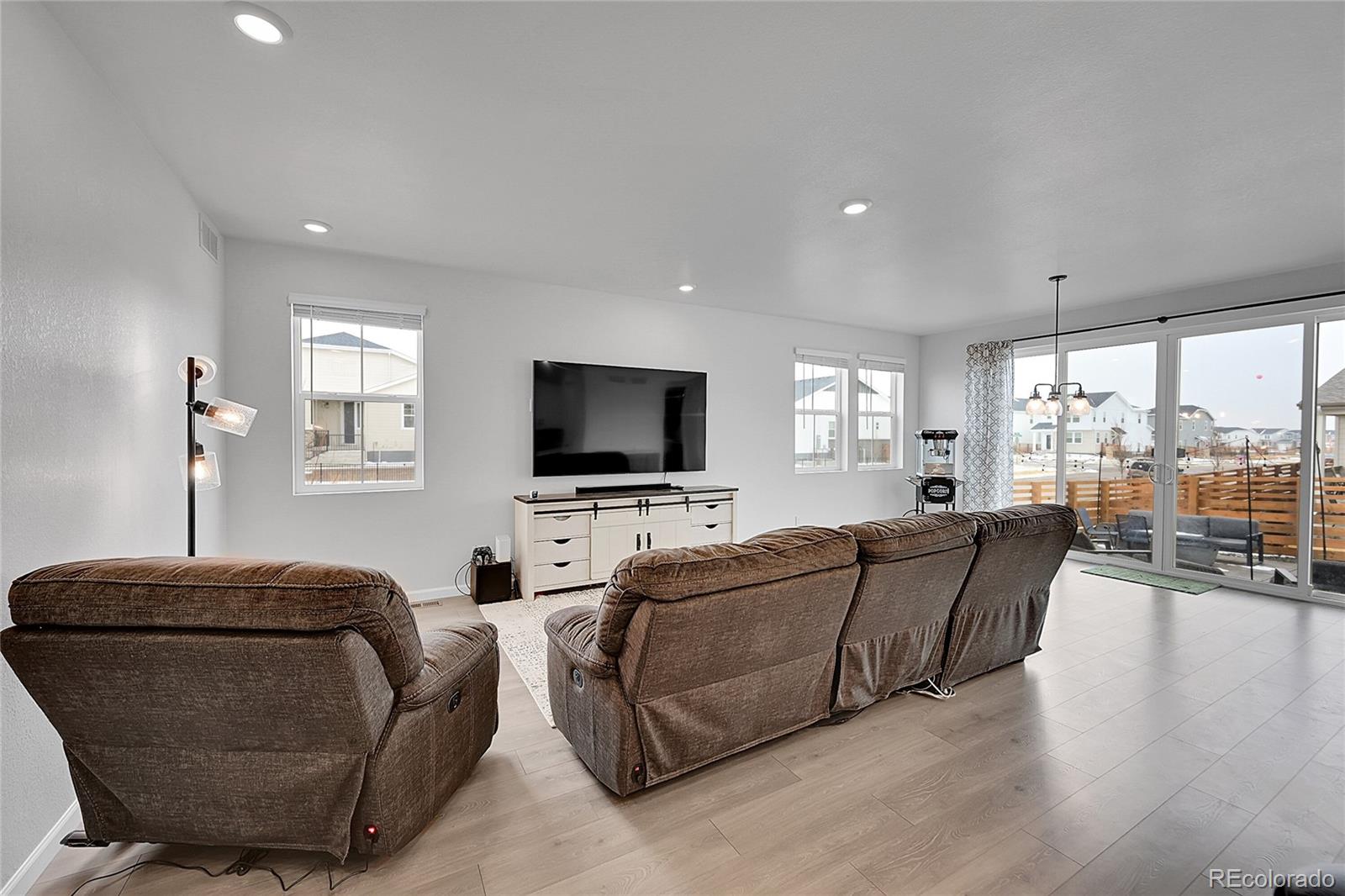 MLS Image #11 for 23996 e river front drive,aurora, Colorado