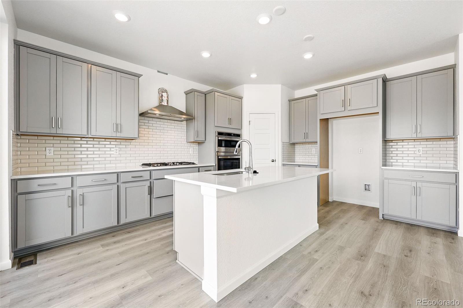 MLS Image #8 for 16618 w 92nd place,arvada, Colorado
