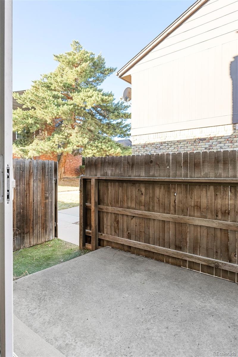 MLS Image #17 for 3855 s monaco parkway,denver, Colorado