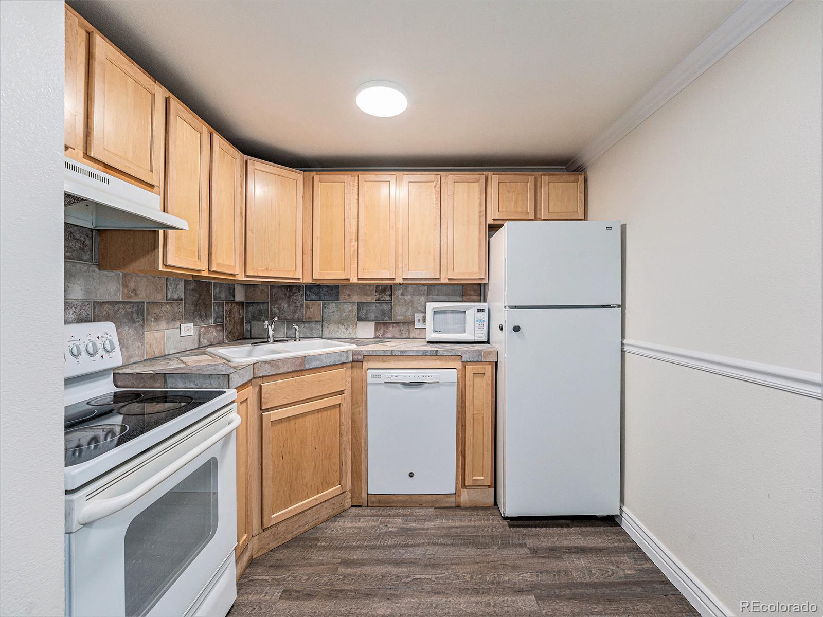 MLS Image #13 for 1390 n emerson street 105,denver, Colorado