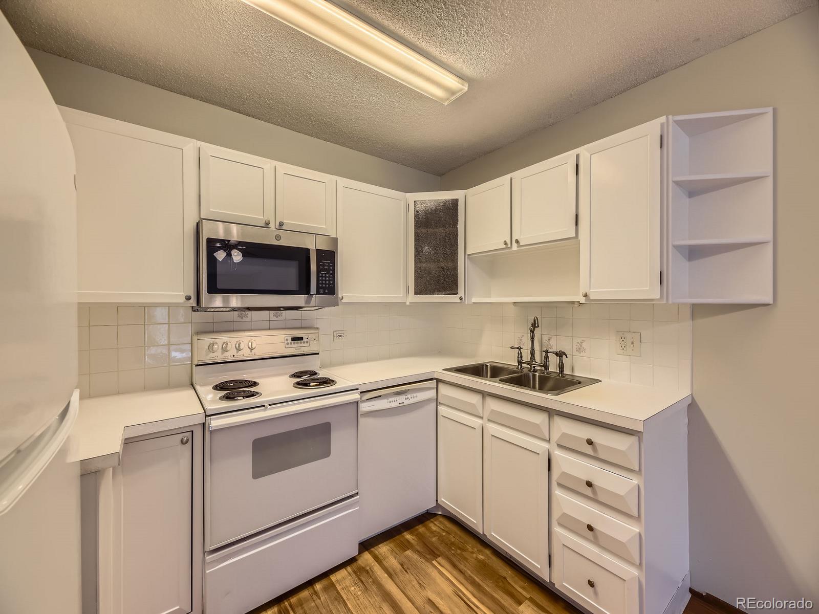 MLS Image #10 for 300 s clinton street,denver, Colorado