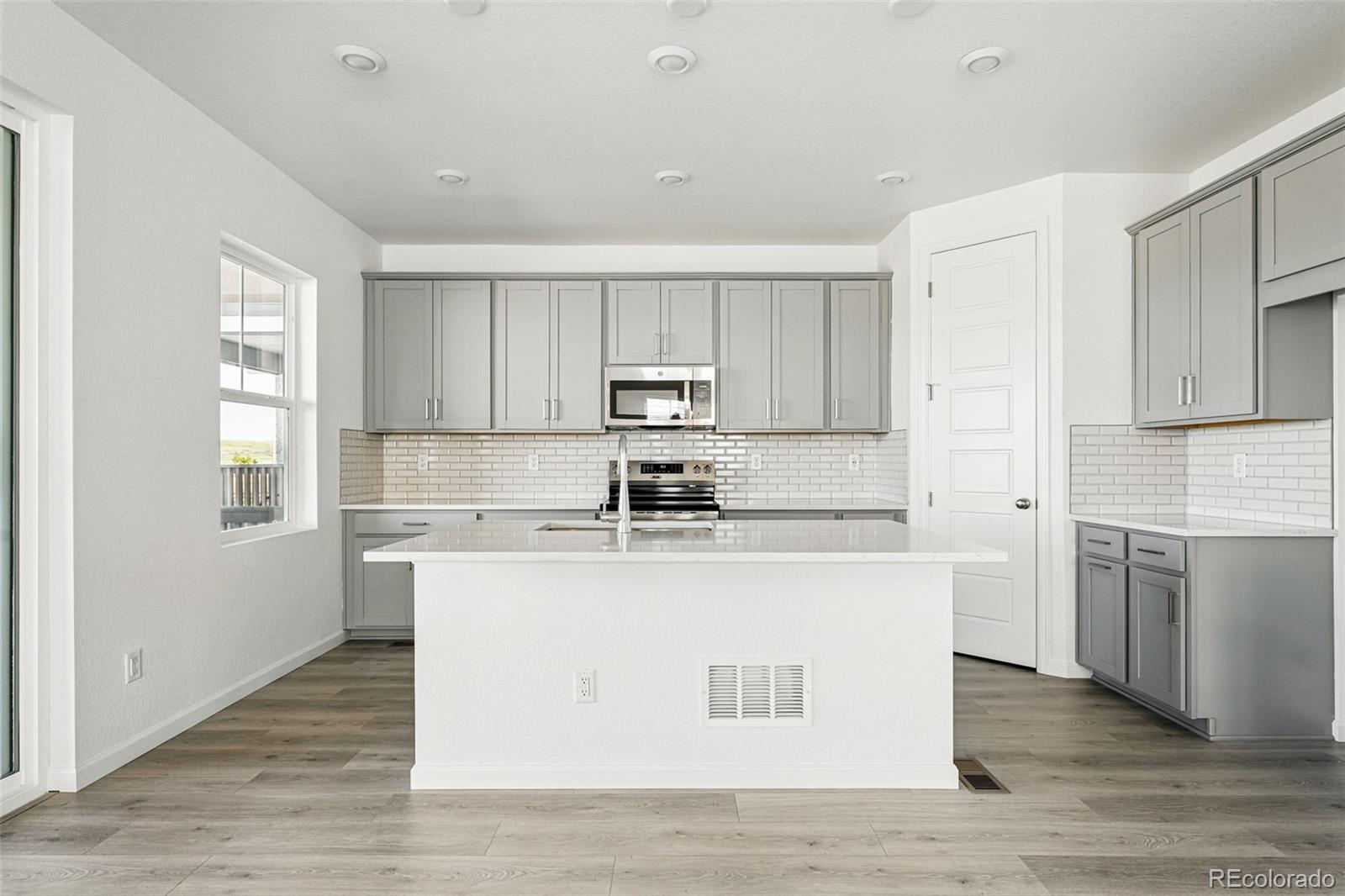 MLS Image #10 for 8816  whiteclover street,littleton, Colorado