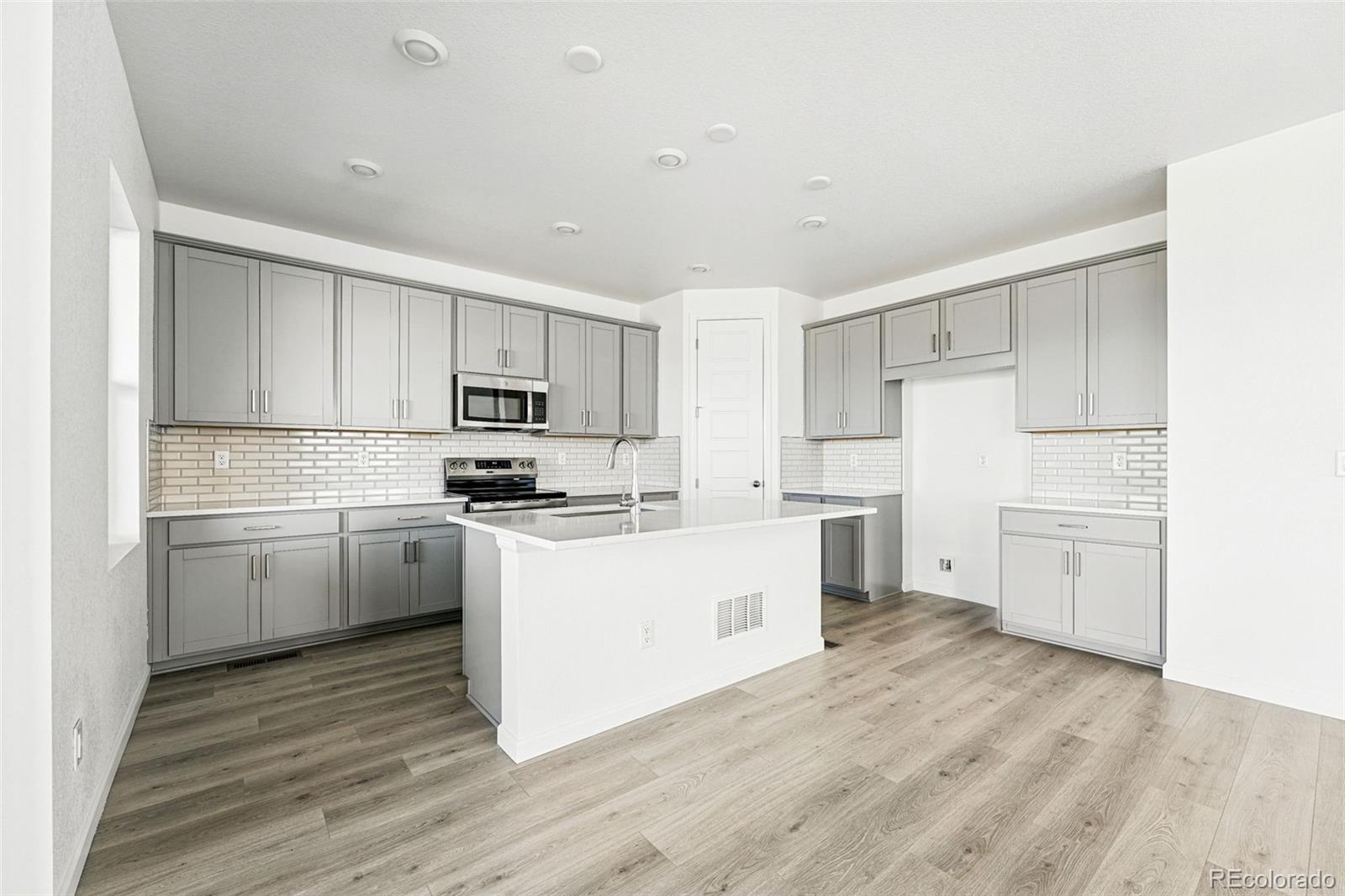 MLS Image #9 for 8816  whiteclover street,littleton, Colorado