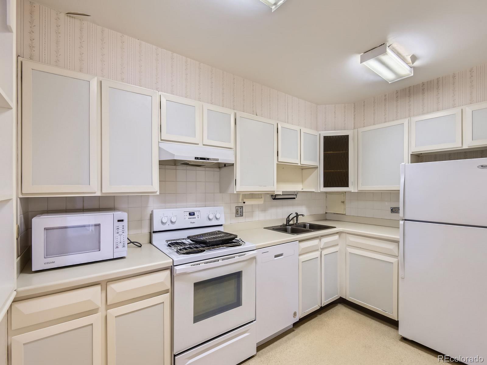 MLS Image #10 for 625 s alton way,denver, Colorado