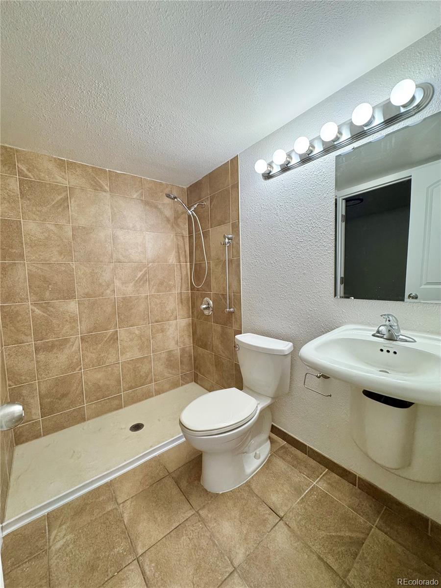 MLS Image #13 for 912 s dearborn way,aurora, Colorado