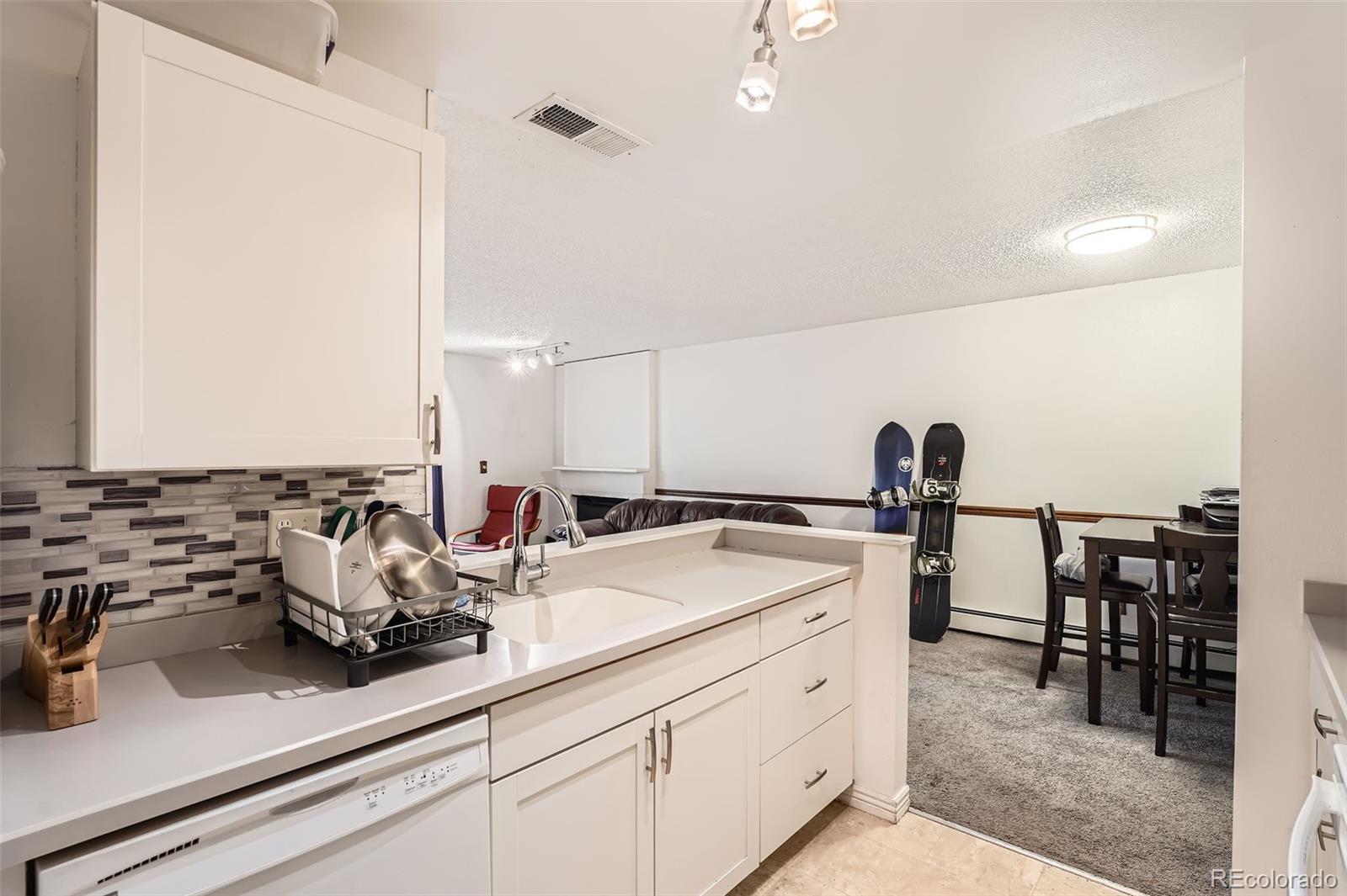 MLS Image #10 for 41  newark street b,aurora, Colorado