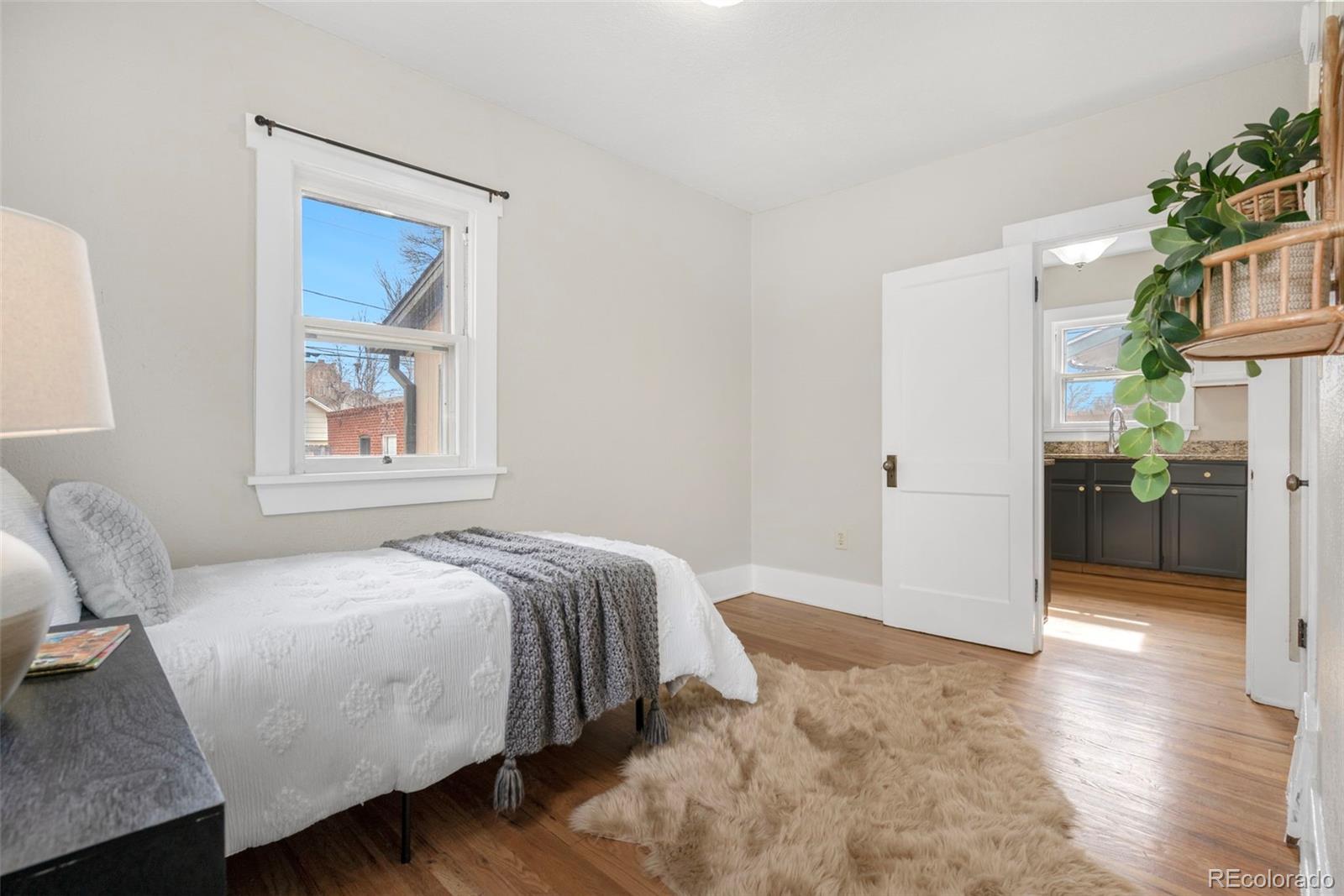 MLS Image #17 for 2318 s lincoln street,denver, Colorado