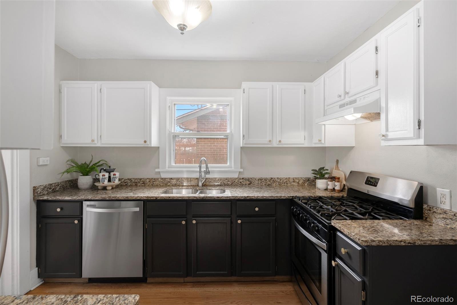 MLS Image #8 for 2318 s lincoln street,denver, Colorado