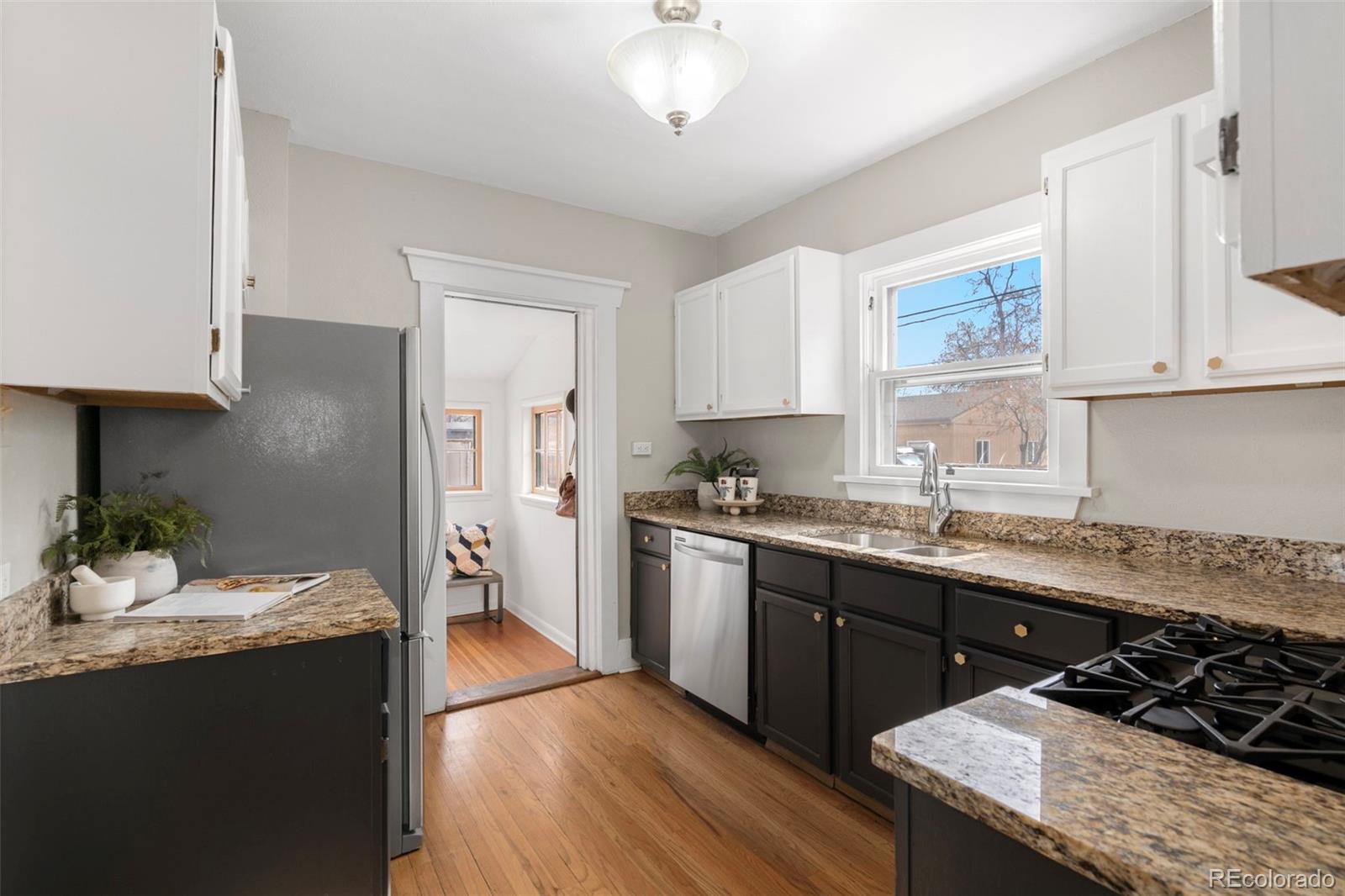 MLS Image #9 for 2318 s lincoln street,denver, Colorado