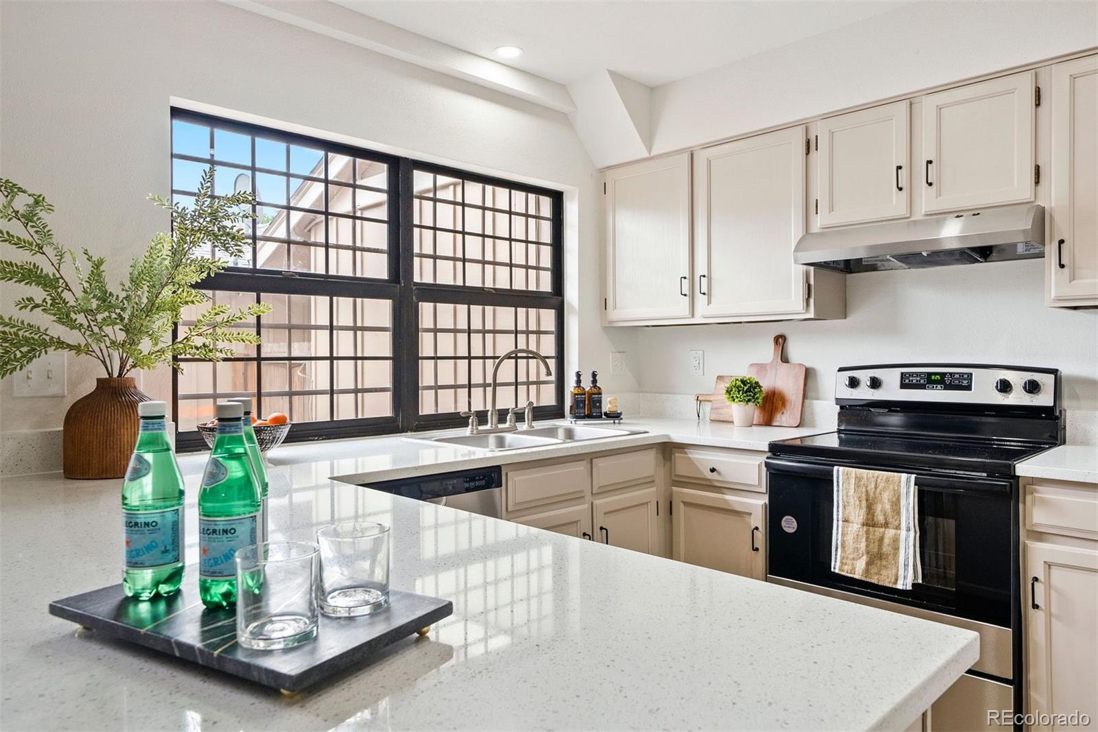 MLS Image #14 for 10310 e jewell avenue,aurora, Colorado
