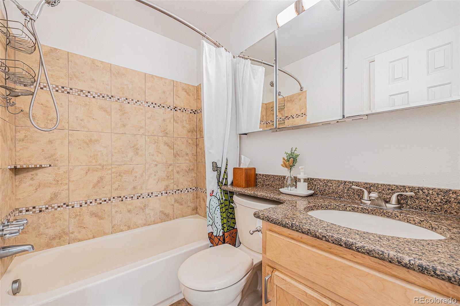 MLS Image #13 for 1885 s quebec way,denver, Colorado