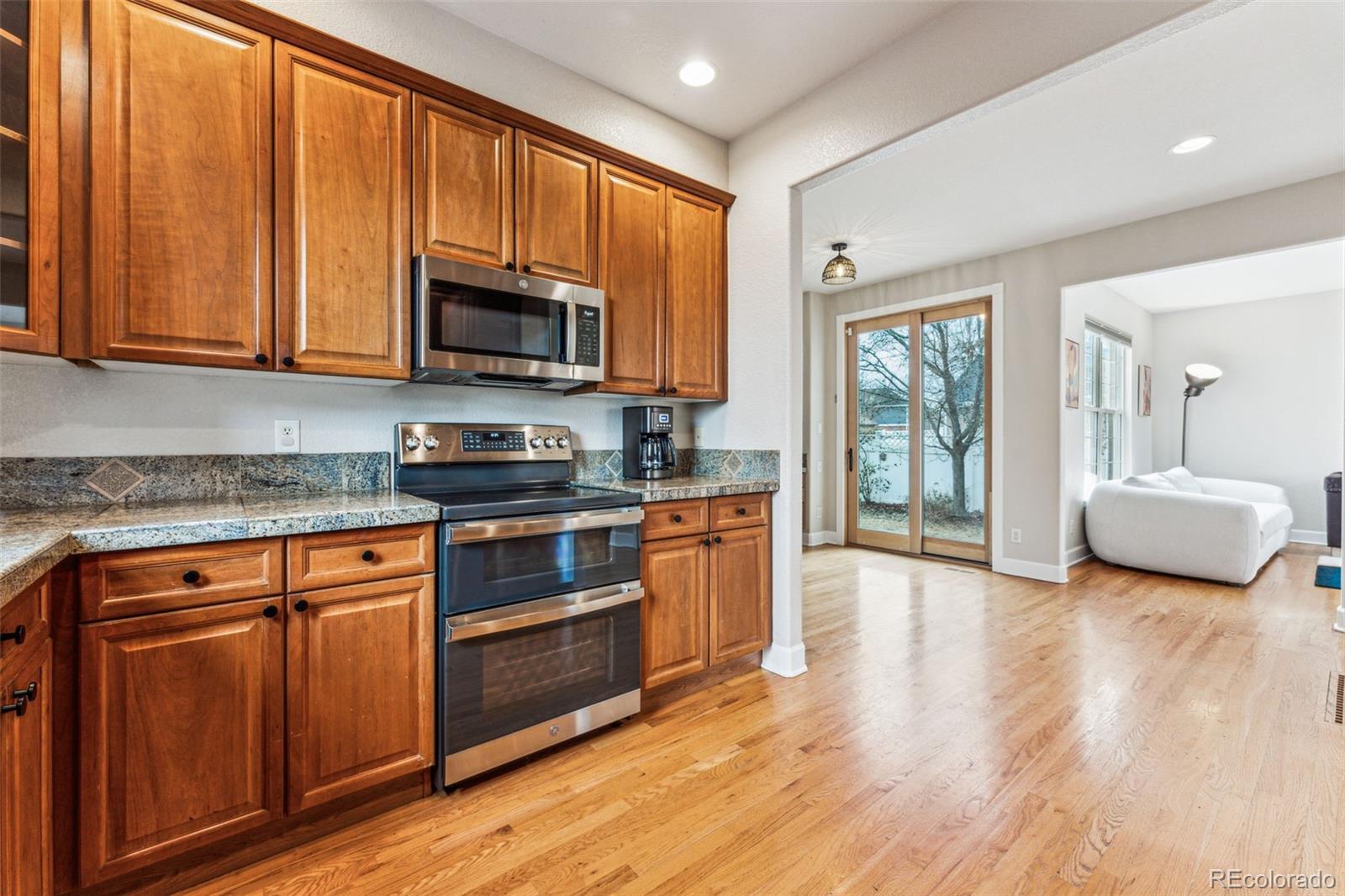 MLS Image #13 for 1082  roslyn street,denver, Colorado