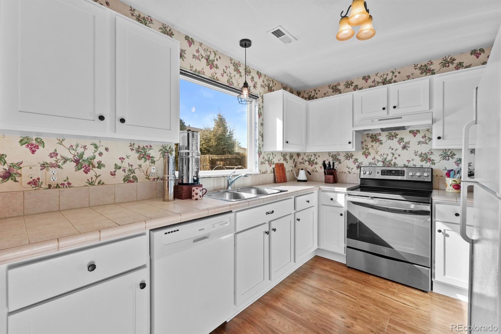 MLS Image #10 for 5444  anna lee way,colorado springs, Colorado