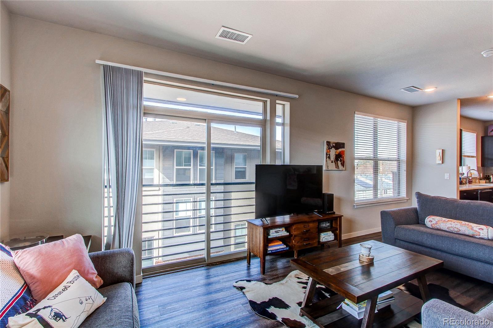 MLS Image #9 for 155 s monaco street parkway,denver, Colorado