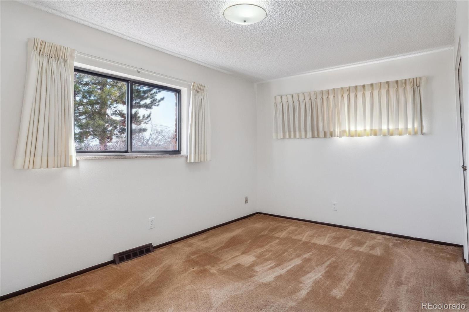 MLS Image #19 for 4192 s vrain street,denver, Colorado