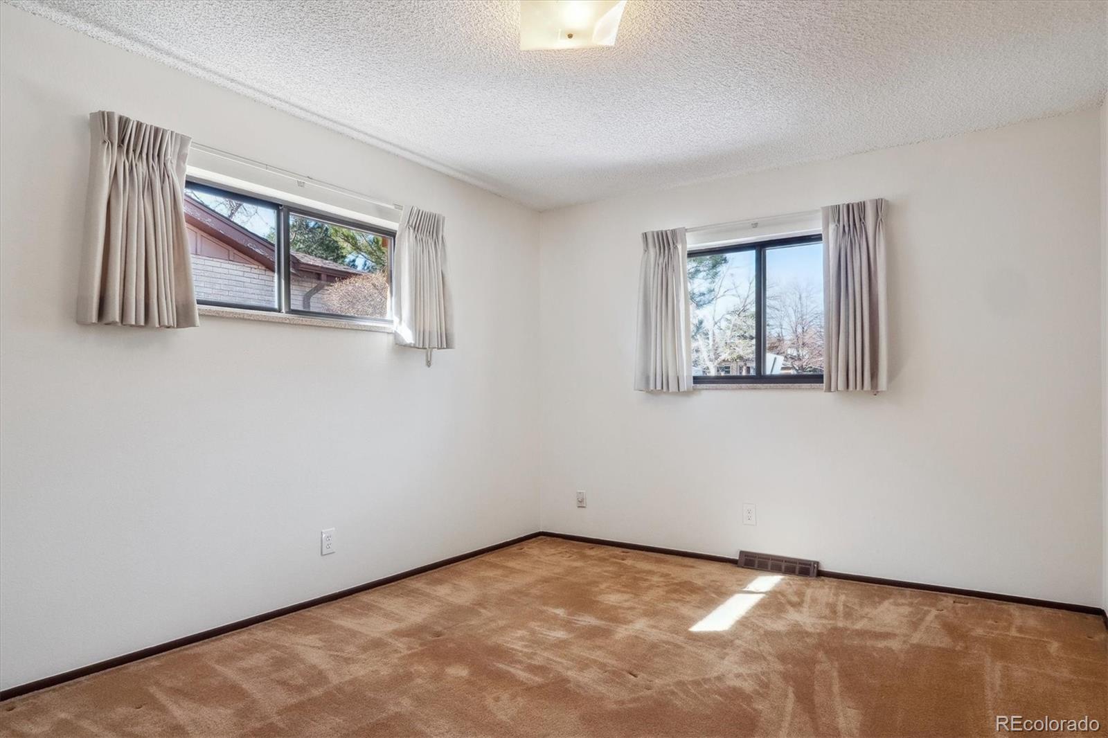 MLS Image #22 for 4192 s vrain street,denver, Colorado