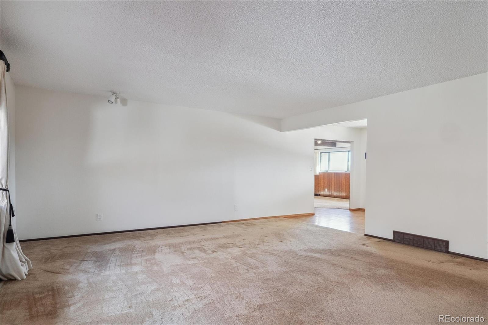 MLS Image #5 for 4192 s vrain street,denver, Colorado