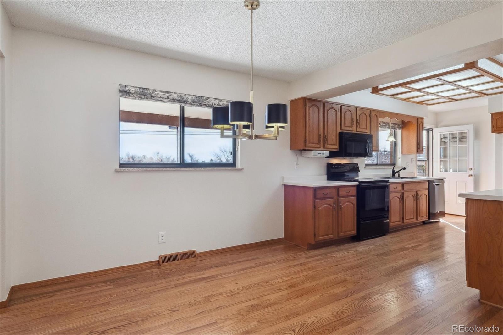 MLS Image #9 for 4192 s vrain street,denver, Colorado