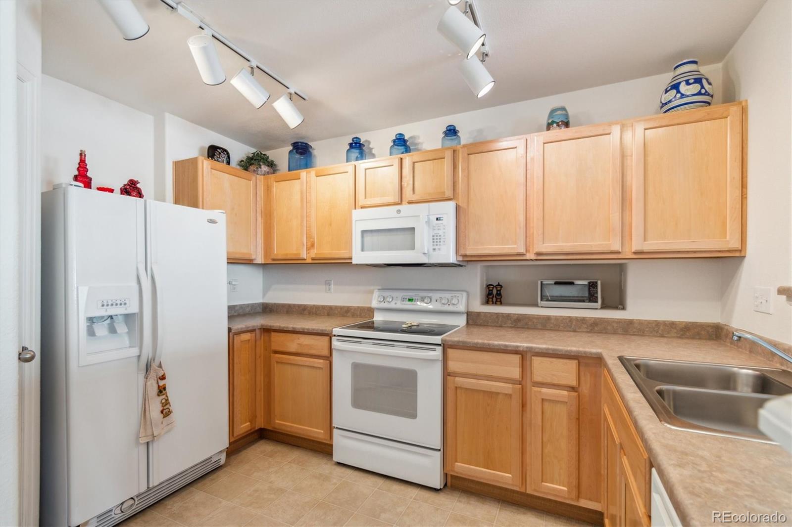 MLS Image #6 for 10050 e gunnison place,aurora, Colorado